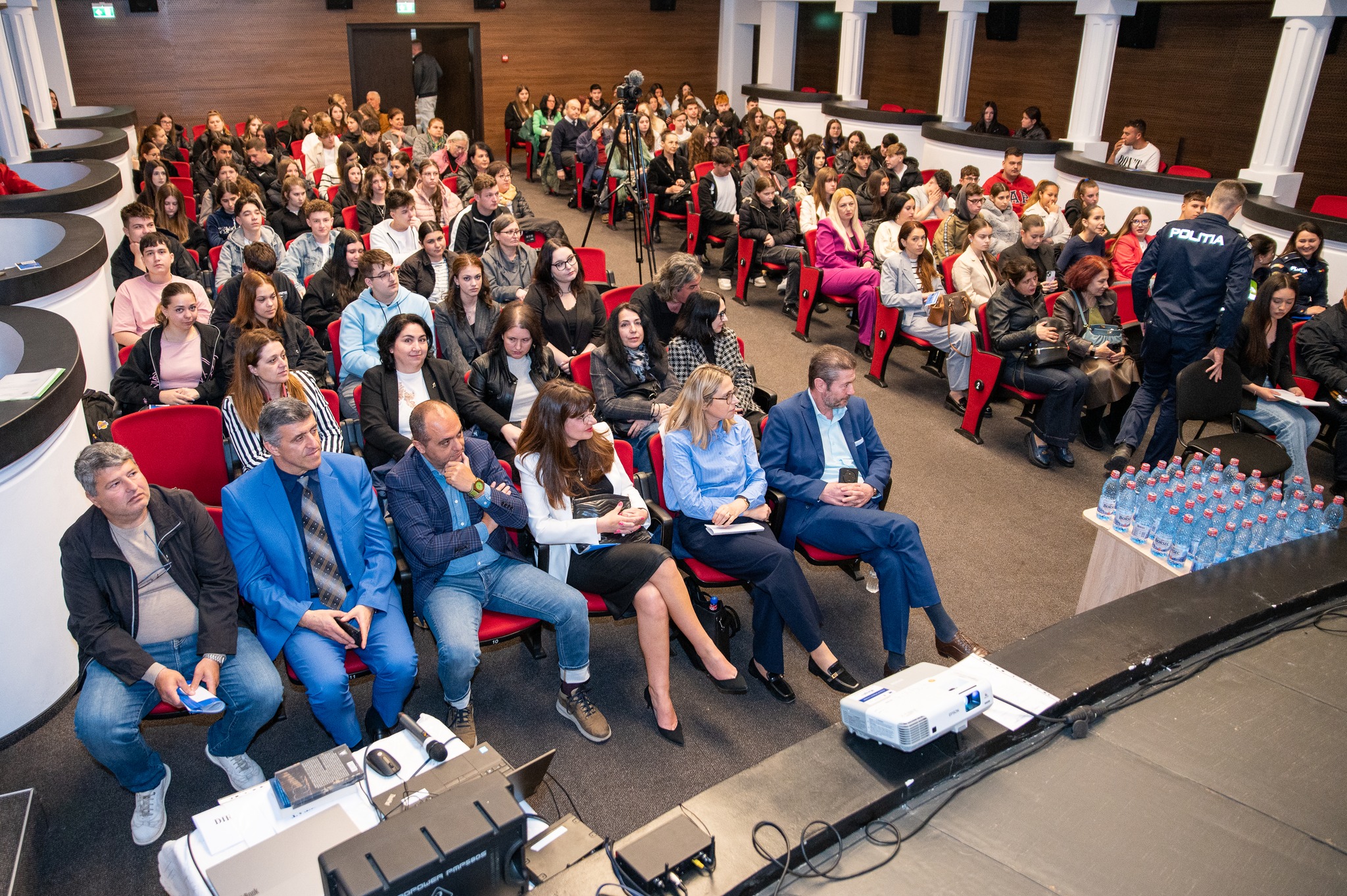 Conferința „Prevenirea consumului de droguri în rândul adolescenților” – responsabilitate, dialog și parteneriat